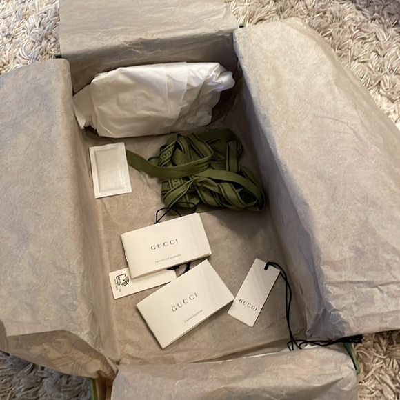 Gucci slide sandal with interlocking G - Picture 8 of 10